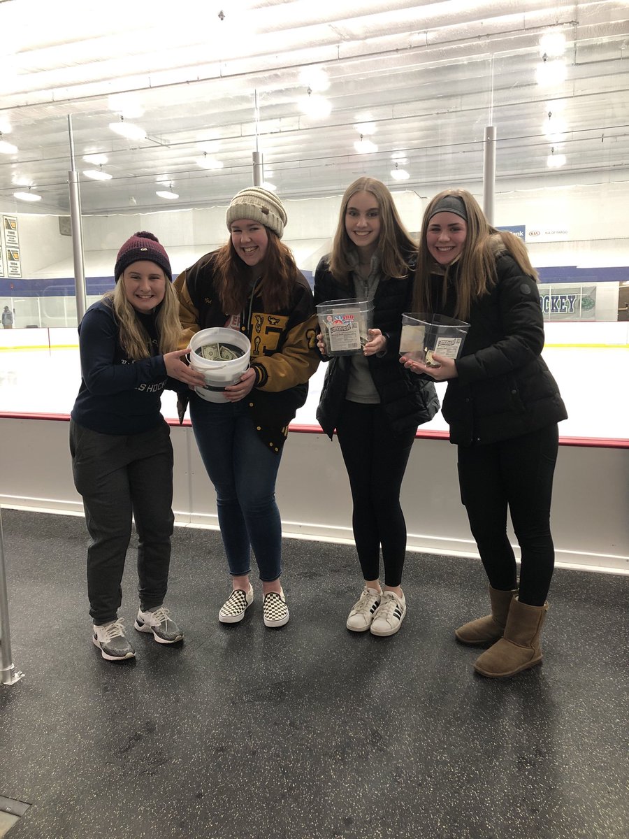fshactivities's tweet photo. The South Student Council raised over $100 during a Miracle Minute for the Alzheimer’s Association during the North-South girls hockey game! Great job Student Council! Go Bruins! https://t.co/YzbkenEPWE