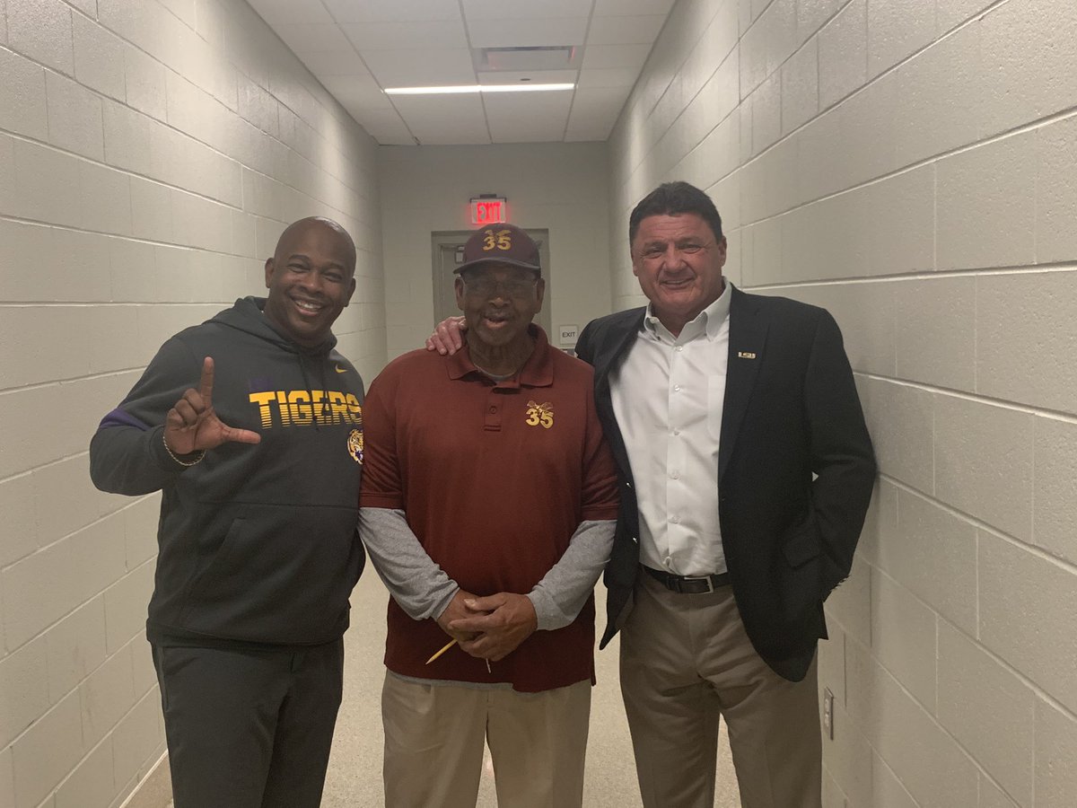 MCD35FOOTBALL's tweet photo. Look who stopped by today to Geaux Tigers !!  3 legends on this picture !! https://t.co/s1FwPX1nGy
