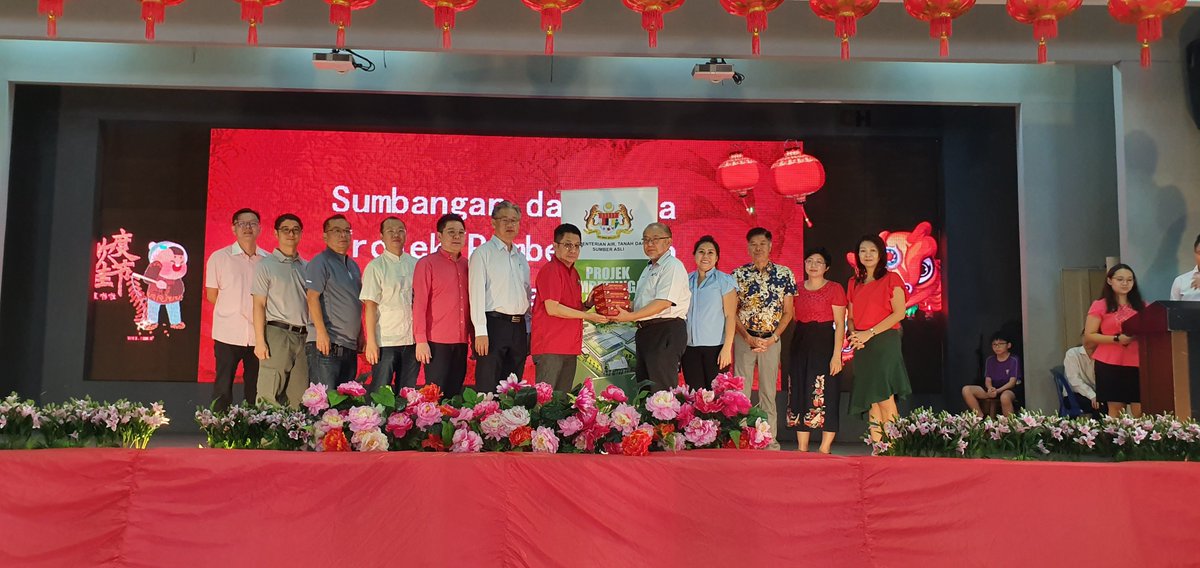 LangatSP's tweet photo. @LangatSP distributed Mandarin Orange to SJKC Batu 11 &amp; SJKC Batu 9 this morning, in conjunction with Chinese New Year Celebration 2020
#modernsewerage #engagementprogram https://t.co/LAwSFsHmTy