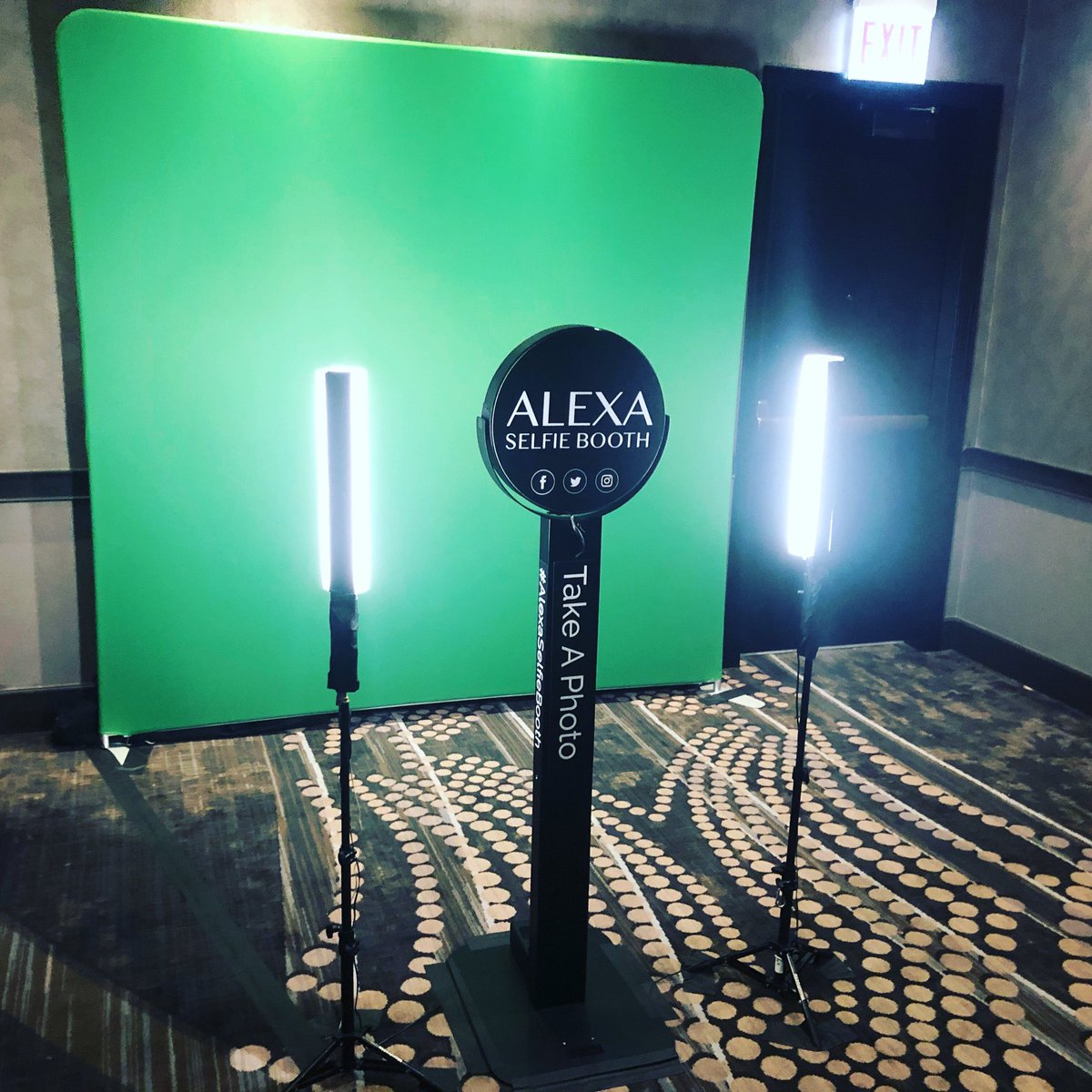 AlexaPhotoBooth's tweet photo. Another great event at a fantastic Venue! https://t.co/fkhrv61vV9 @lhrooftop @lhchicago @alexaselfiebooth #eventplanner #eventideas #partyplanner #partycompany #companyparty https://t.co/WiUgHsBTrA