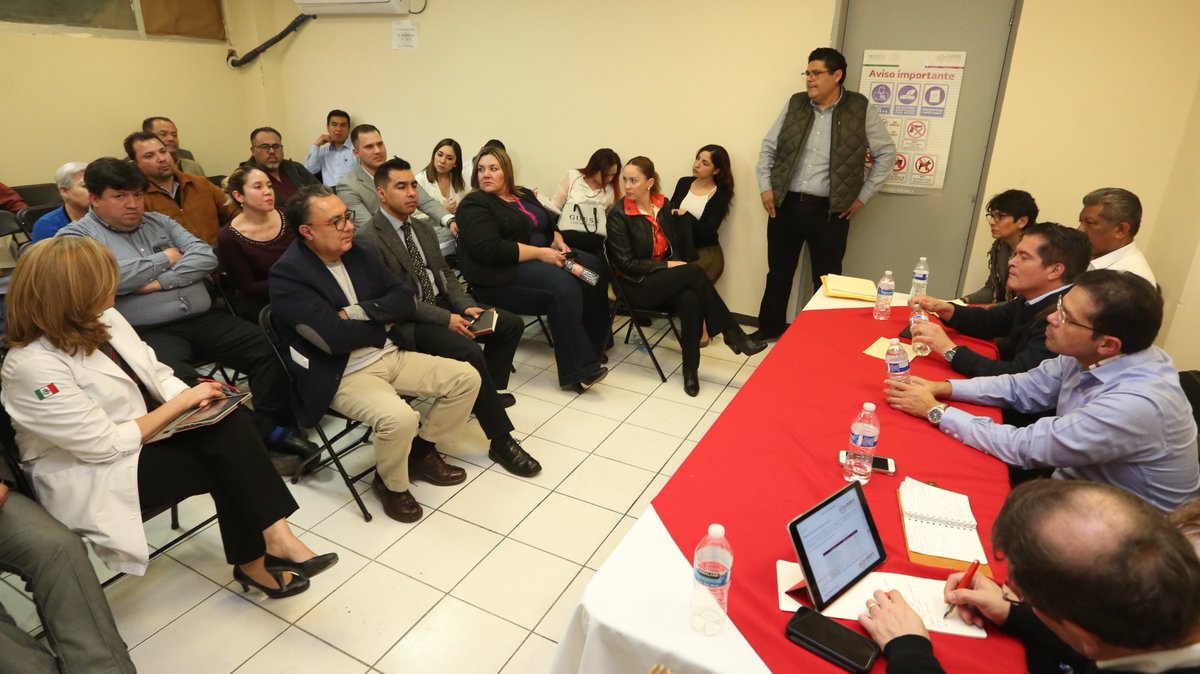 ISSSTE_mx's tweet photo. Junto con Directores Normativos, el Dir. Gral., @LuisAntoRamirez, se reunió con los titulares de las 16 unidades médicas del #ISSSTE en #Chihuahua. Los instruyó a mejorar la atención y reforzar el trato humano que se brinda a la derechohabiencia. #60AniversarioISSSTE https://t.co/VYHbxkTBqd