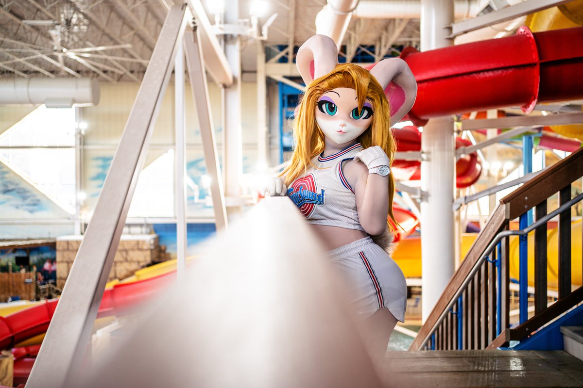 Afrodyte87's tweet photo. As winter marches on I'm remembering warmer times at the water park with friends @daishocon!! Miss you Fam!!! 😊
📸: Ahmed (https://t.co/crLHQ6MqGI)
#daishocon2019 #daishocon #lolabunny #LolaBunnyCosplay #RideThePigStudios https://t.co/gHHpliylxY