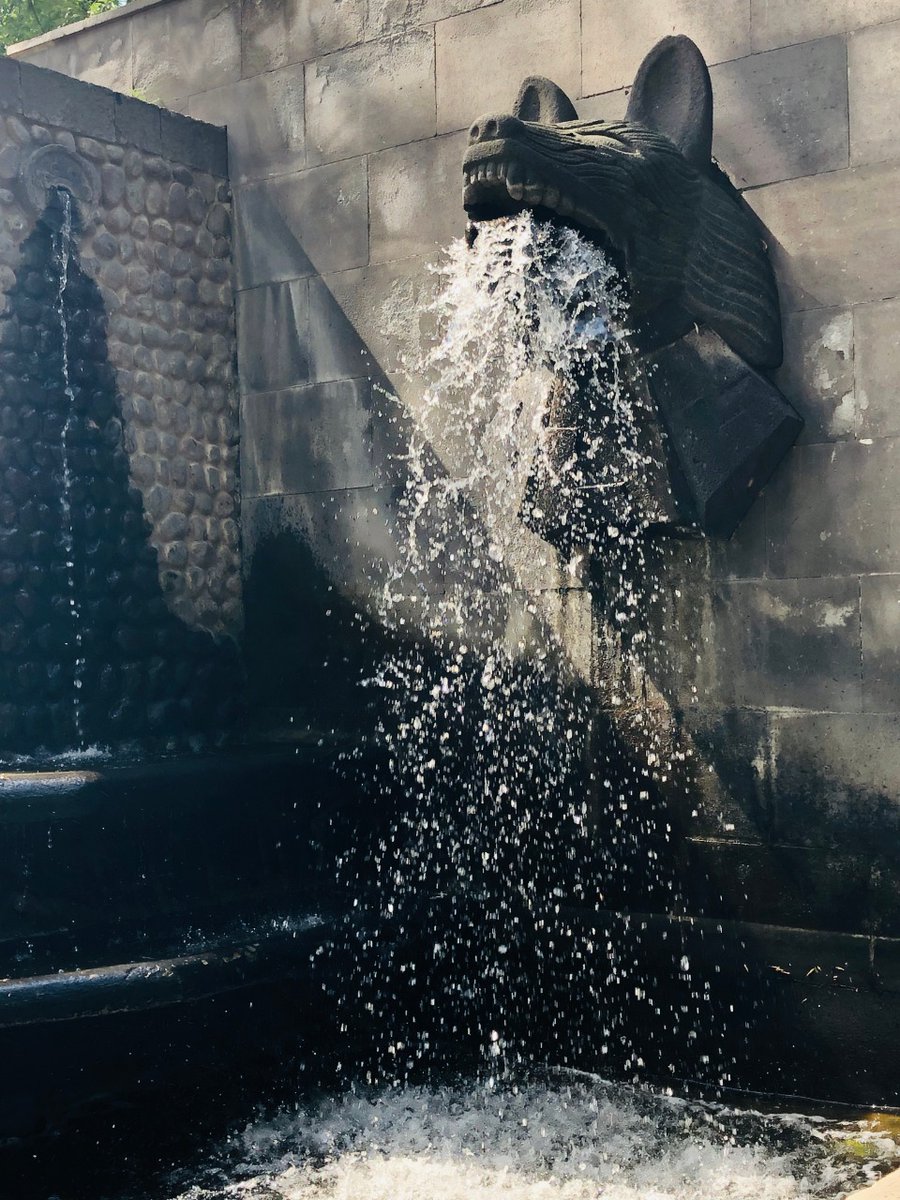 ProChapultepec's tweet photo. Escuchar el canto del agua relaja la mente y el corazón. Ven a sentarte frente a una de las fuentes más hermosas de la 1era. Sección. Es la Fuente Neza y canta todo el tiempo la historia del poeta mexica.
#SoyProBosque. #ElBosqueEsTuBosque #BosqueDeChapultepec. https://t.co/LKzHKJPpvK