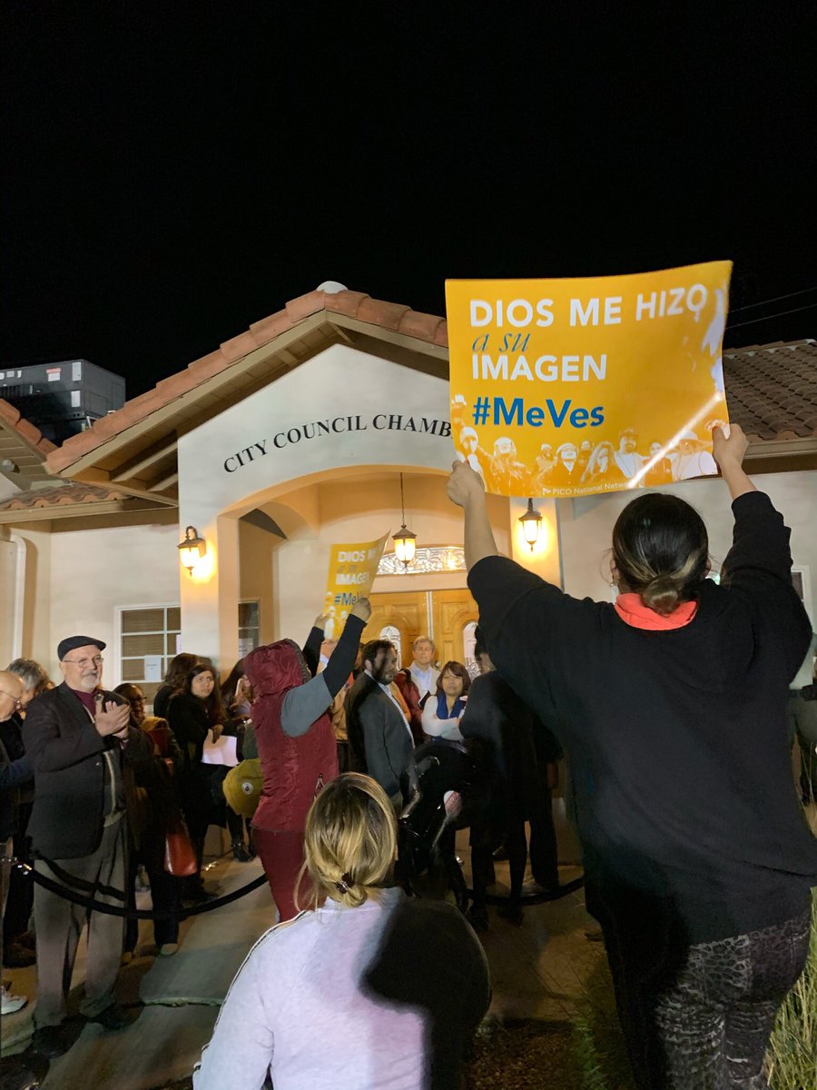 FaithinValley's tweet photo. Community showing up in McFarland tonight to stop the expansion of immigrant detention centers! @FIVKern https://t.co/KyHxmhRanB