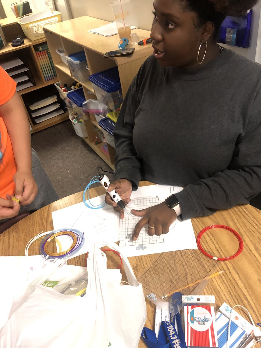 asp_young's tweet photo. Today @TaelorMs and I combined classes and had our kids create a piece of art that reminded them of MLK jr! #MLKDay #MLK2020 #engageCobb #journeytoAWE #Learngrowlead #Livelaughlearn @SteamyBakerBear @bakerelembears https://t.co/f6oU9GuH6D