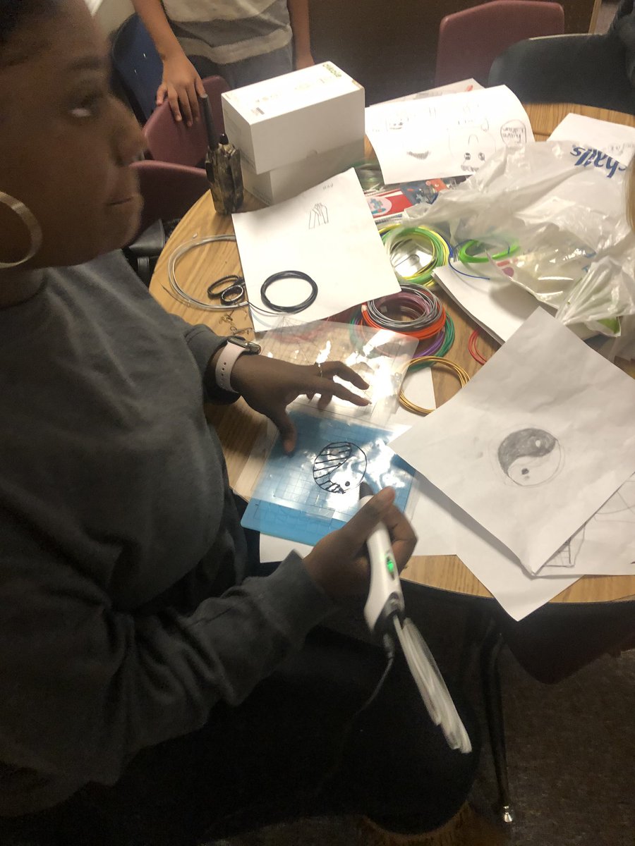 asp_young's tweet photo. Today @TaelorMs and I combined classes and had our kids create a piece of art that reminded them of MLK jr! #MLKDay #MLK2020 #engageCobb #journeytoAWE #Learngrowlead #Livelaughlearn @SteamyBakerBear @bakerelembears https://t.co/f6oU9GuH6D