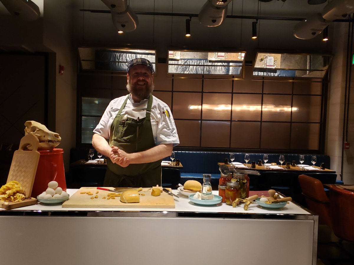 LisaKresky's tweet photo. Week 4 2020 - Activity outside my regular routine - checked out a mall I hadn't been to before (Bayview Village) and saw a live art installation while there, followed by a pasta making workshop at Parcheggio that included a 3 course meal.  @Toronto #livinglifetofullest #pasta https://t.co/uYByrA9Hfl