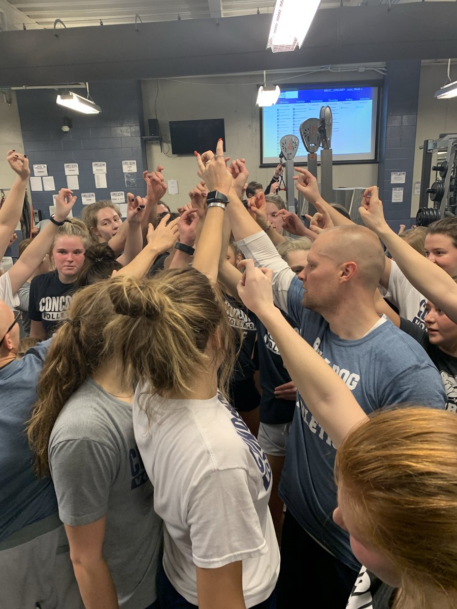 cunevolleyball's tweet photo. First team workout in the books 🐶🏐💪🏻#LittleThings https://t.co/uUxDvSPP0q