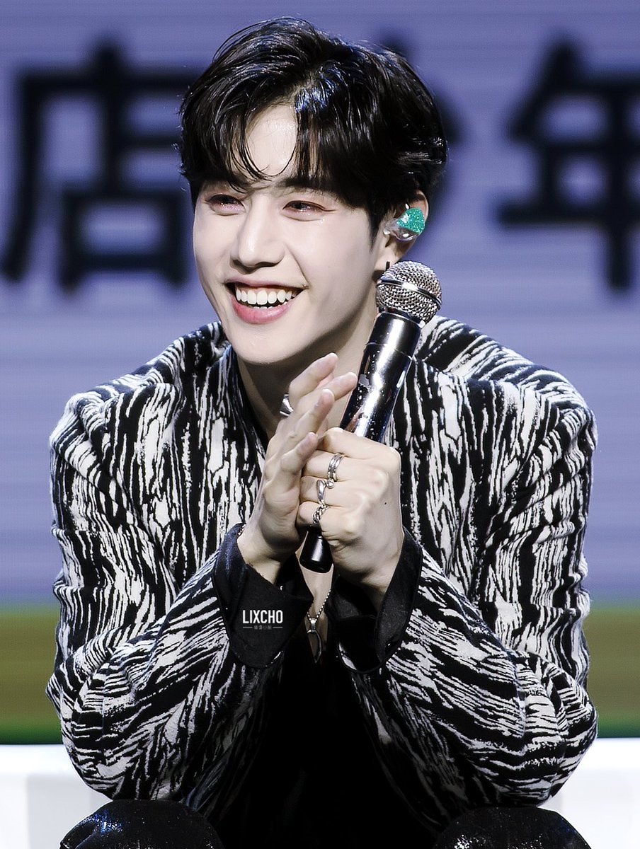 lixcho_'s tweet photo. 【HQ】200111 #OnYourMark FANMEETING IN SHANGHAI 
" 이유는 너야 날 이끄는 거야
내 유일한 답 너라고 말야 "
@mtuan93 

#段宜恩 #Mark #MarkTuan #마크 
#GOT7 #갓세븐 https://t.co/7OmOad58rg