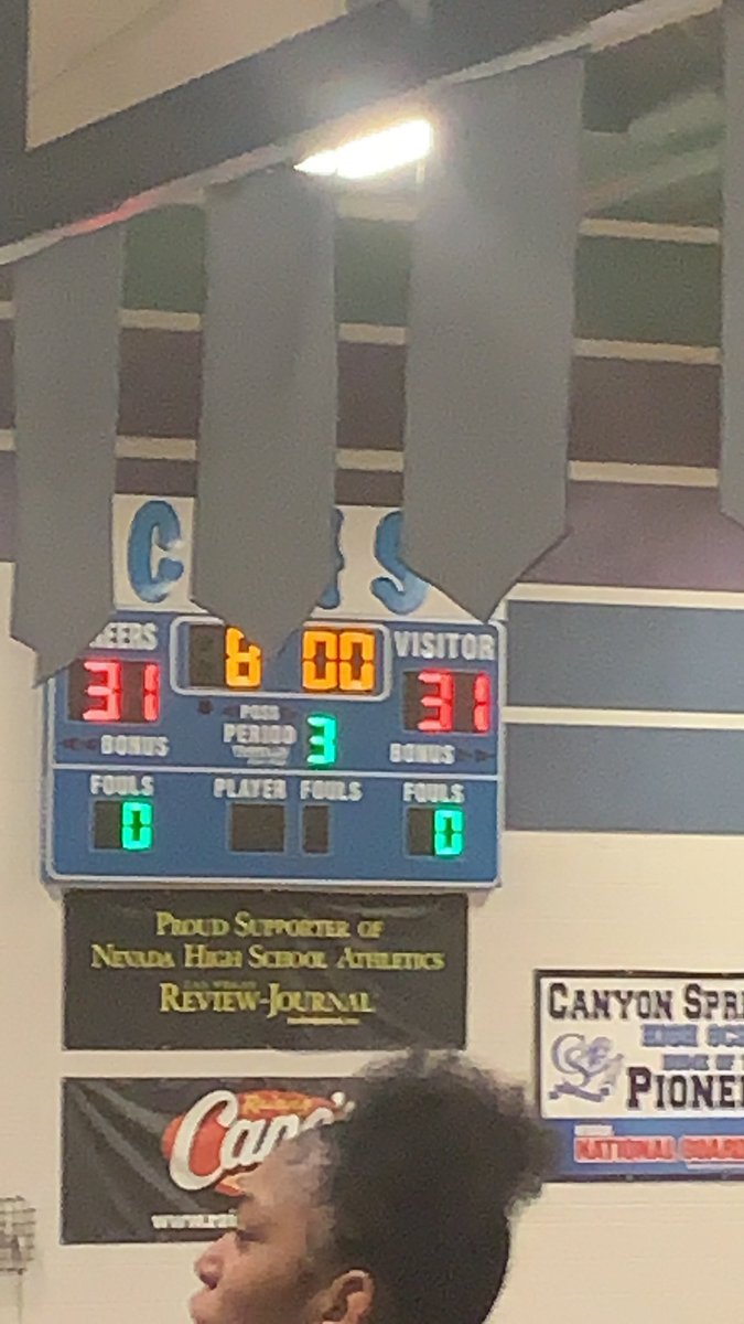 Desert pines vs canyon springs tied at the half . #Kjagradio 👏🏽