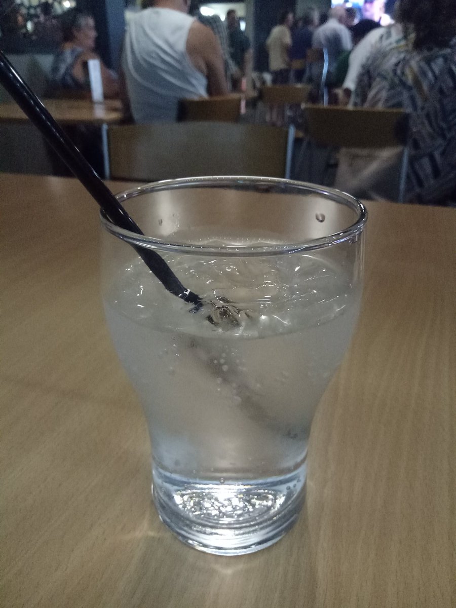 MsLisaHerbert's tweet photo. It's enough to drive you to drink. 🍻 A glass of soda water costs $4.30 at the Southgate Inn. That's $4.30 for a glass of water with some gas in it. #ripoff #pubgroup. Cost me nothing at the Tamworth Hotel. The Services Club charged $2.30. #tcmf2020 #liftlegend #designateddriver https://t.co/q3lCfHloYM