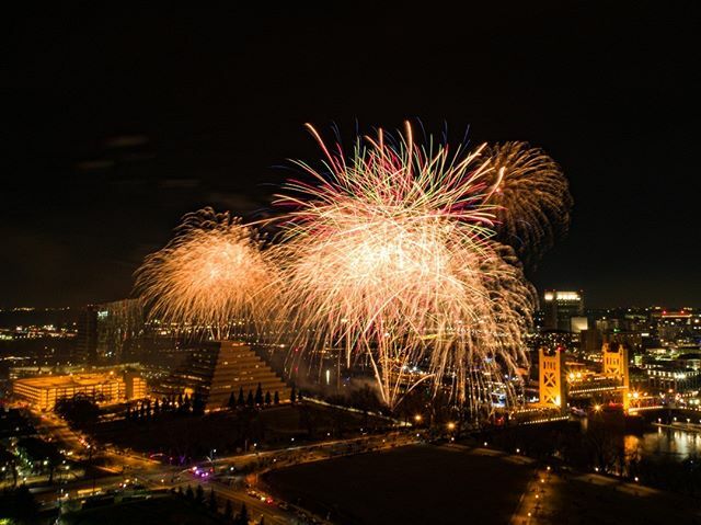 DreyerPictures's tweet photo. #Sacramento #California #aerialview #fireworks .
#viewfromthetop #dji #phantom4 #dronephotography #elevatedcamera #drones #dronelife #droneworld #droneshot #aerialphotography #droneglobe #dronepixel #justgoshoot #visualsoflife #beautifuldestinations #dis… https://t.co/ZBq0O6vtv0 https://t.co/sUGs033n5e