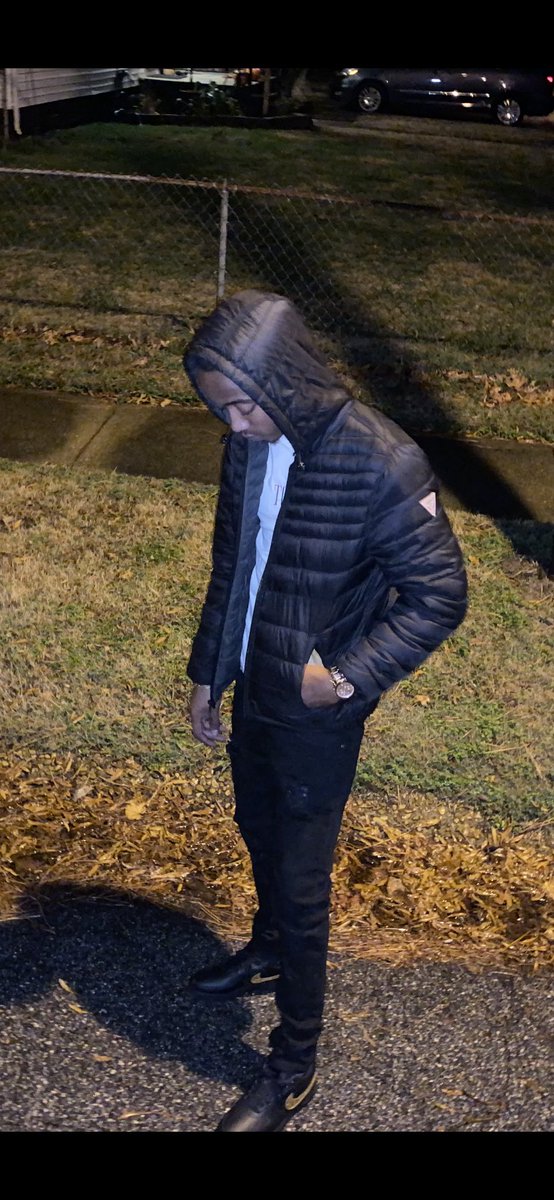 I ain’t posted a pic on Twitter in years Travo still here tho .