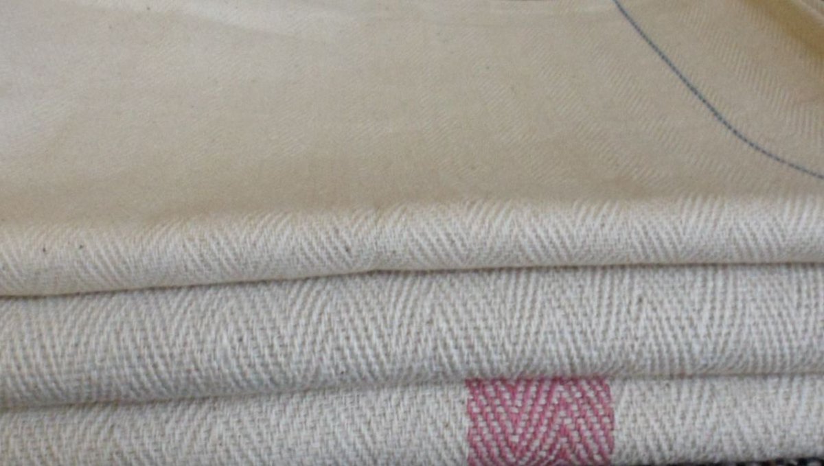 westvale06's tweet photo. Unsure of the difference between the different styles of tea towels, kitchen cloths, glass cloths &amp; oven cloths.  
Read our latest blog which explains each cloths purpose and which cloth is best for what job!
https://t.co/Ca9o5zH60O https://t.co/w32iCIDb3q