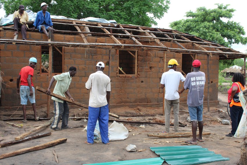 Caritas constrói casas para vítimas do IDAI

A Caritas Moçambicana, através das Caritas Diocesanas deu início à segunda fase de resposta à emergência (reconstrução e reabilitação) no âmbito do Programa de Apelo à Emergência com a construção de casas-piloto.
