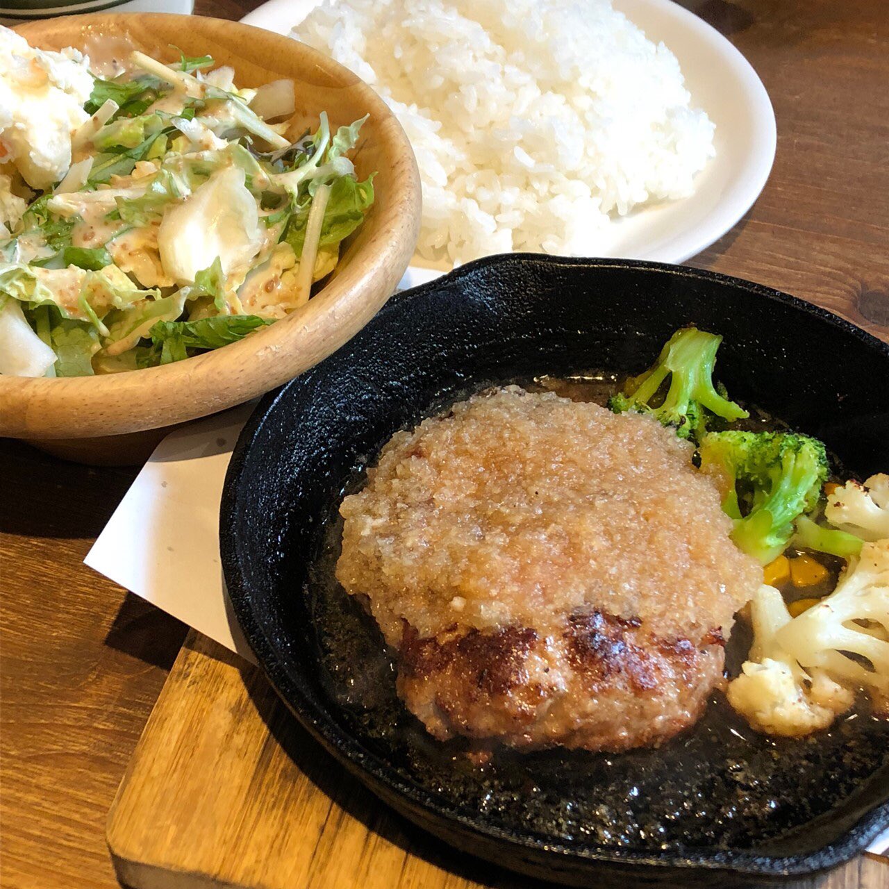 ライナー公式 旭川のフリーペーパー モローズで男ふたりランチ 健康診断後の幸せウマウマランチ 1000円以内の満腹 ランチ おじさんだってオシャレランチ W ライナー ライナーネットワーク ランチ 旭川ランチ モローズ Asahikawa 旭川