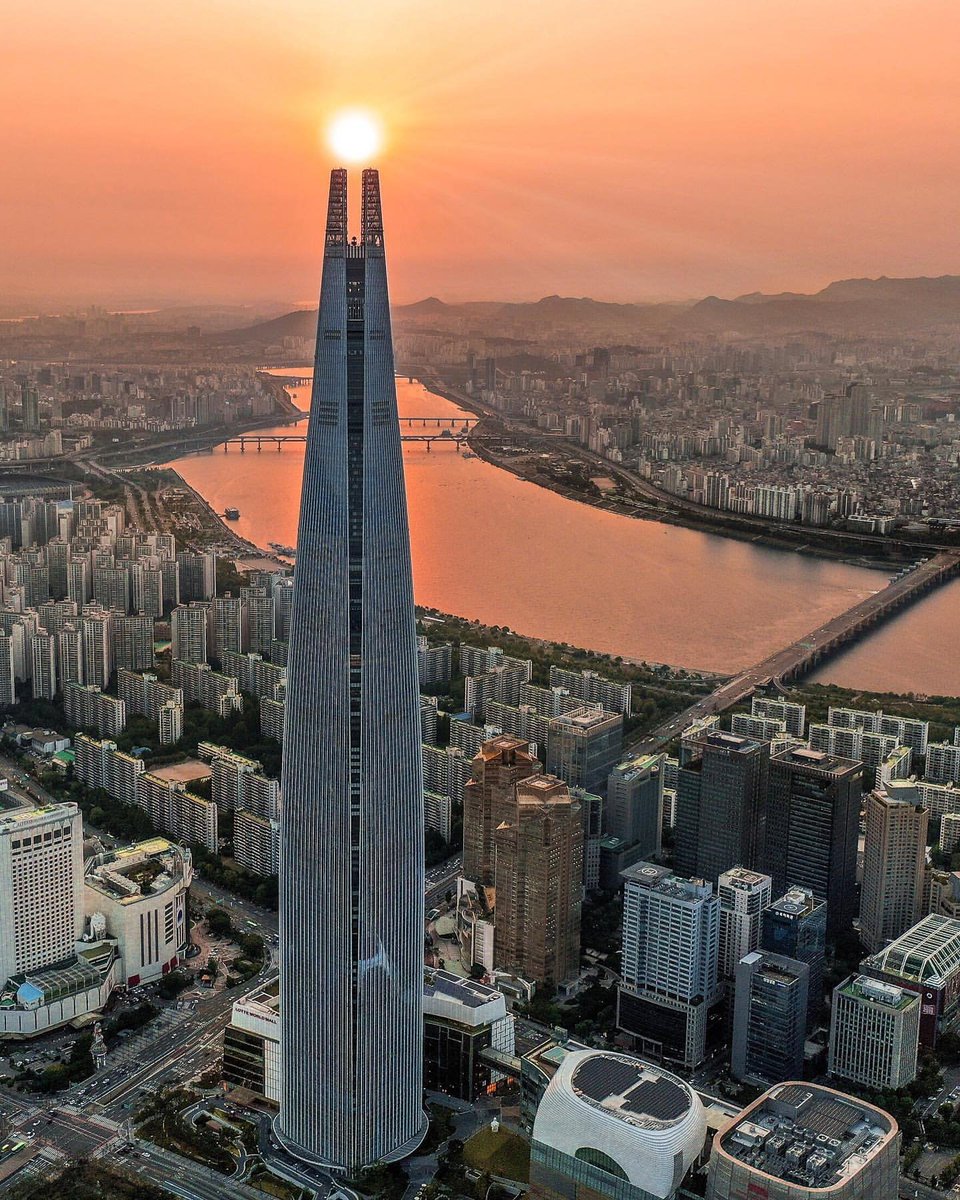 Sasu Liellaㄱ사유링ㄱ 韓国ソウルの日暮れの景色です まさにサウロンの塔ですね