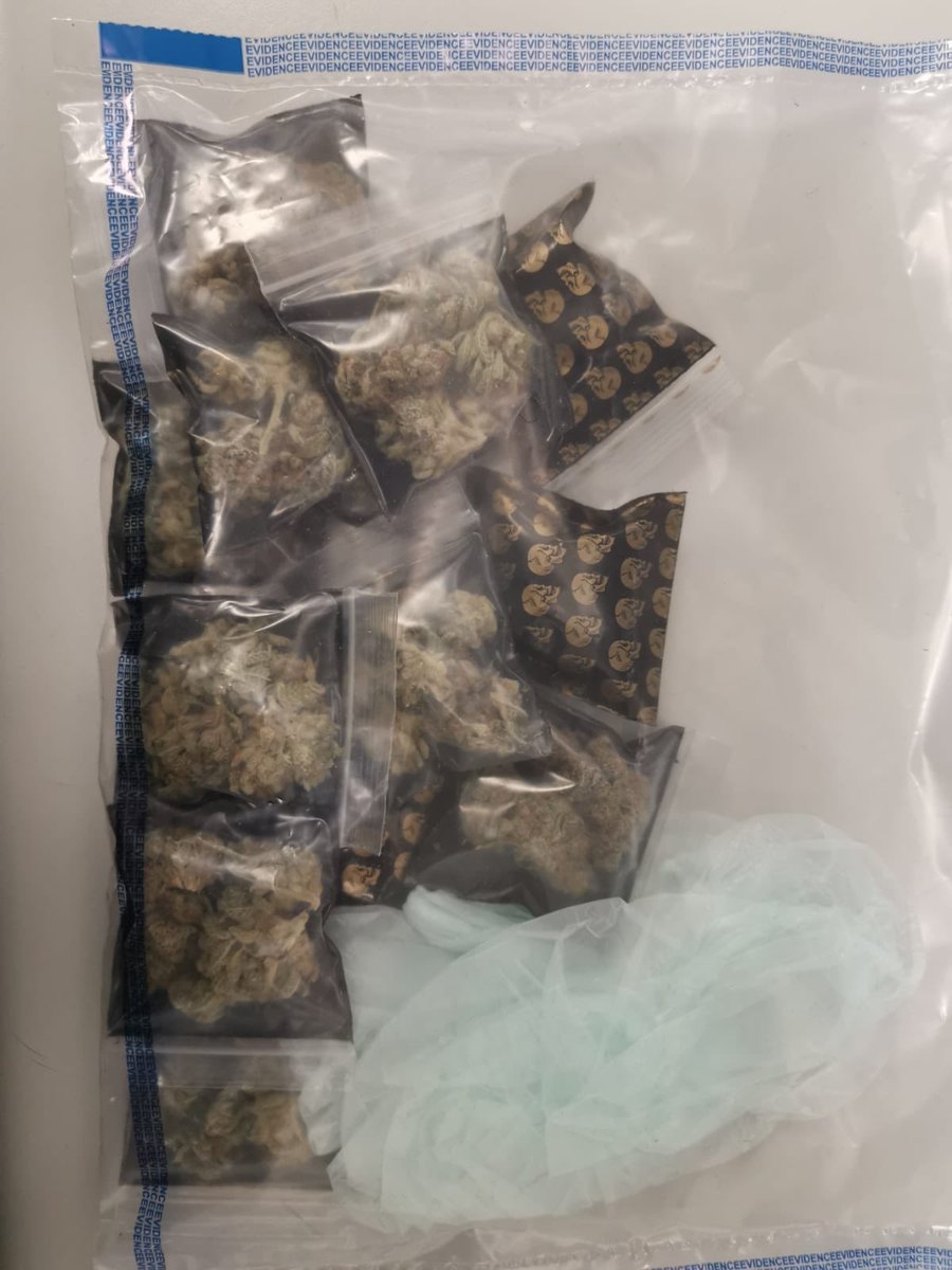 MetTaskforce's tweet photo. Busy night for TSG U53. After a vehicle stop in @MPSWandsworth a large amount of Class A was found hidden in the vehicle. 3 occupants, all linked to gangs, arrested for #PWITS S.18 searches revealed an Aladdin’s cave of drugs at their home addresses #workingthrough ^5853U https://t.co/Nbv2TQxJlm