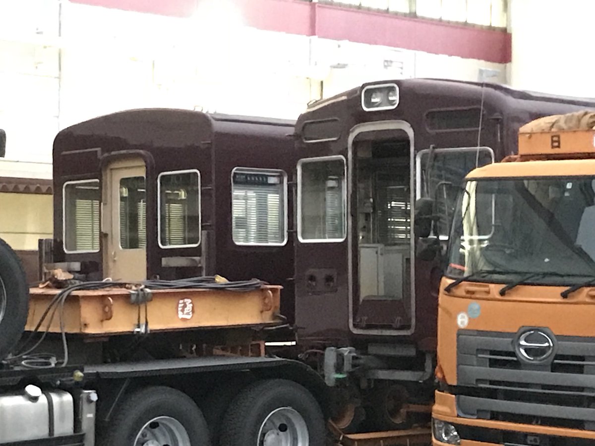 SNOOPY1T0K4's tweet photo. 阪急正雀工場裏、3314f(C#3954・C#3364)の廃車陸送です。#阪急電鉄 #阪急電車 #3314f #阪急正雀 #阪急廃車 https://t.co/joOYGmntrB