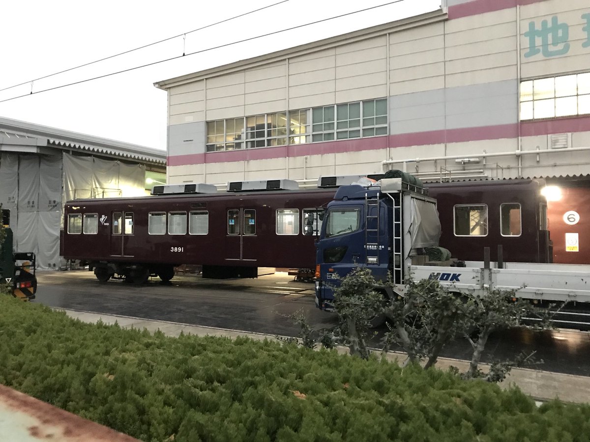 SNOOPY1T0K4's tweet photo. 阪急正雀工場裏、廃車体3314f(C#3891、中間改造)は明日陸送ですね。明日は1両のみです。#阪急電鉄 #阪急電車 #3314f #阪急廃車 https://t.co/K22idCqokZ