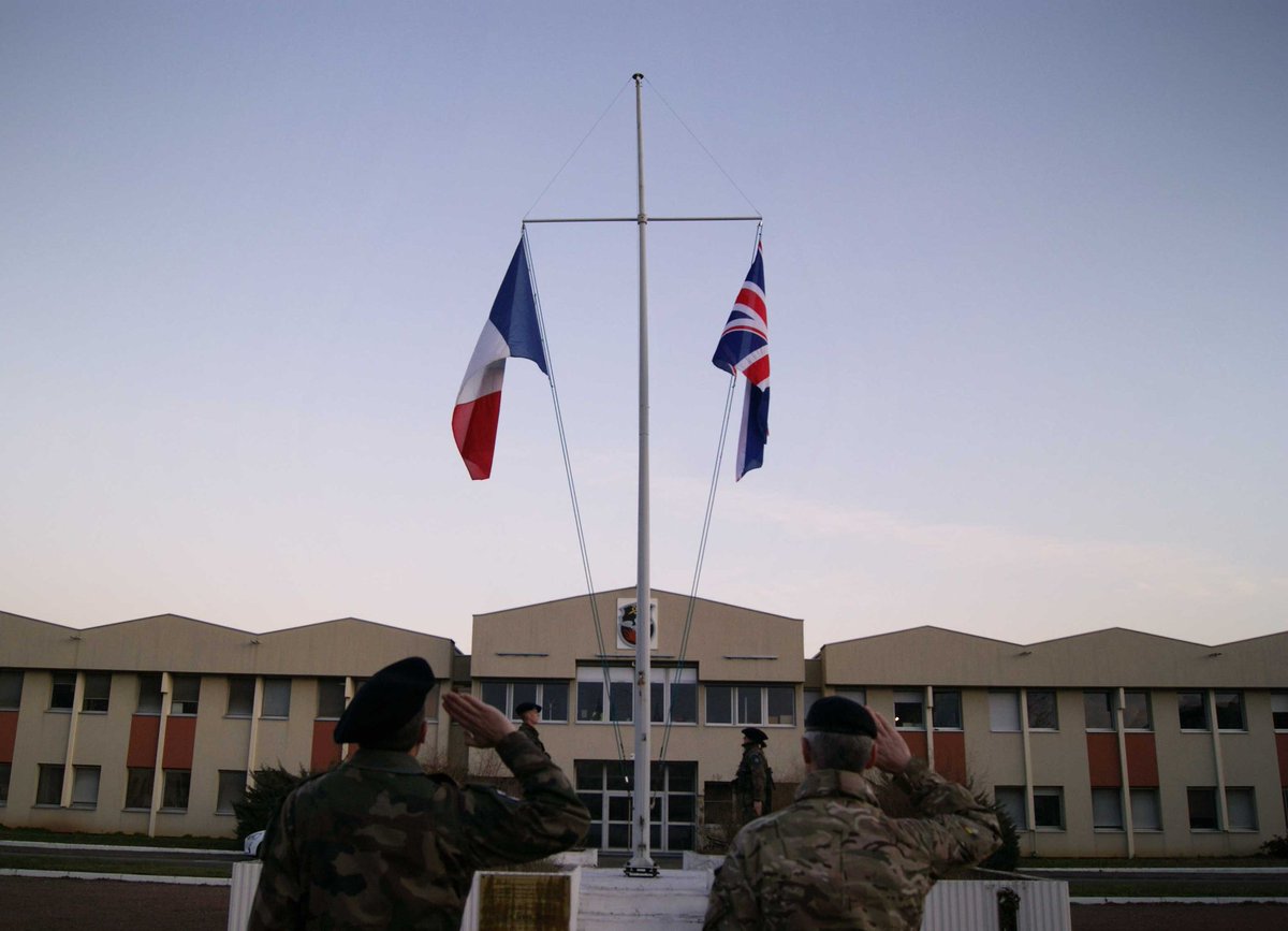 7RMATofficiel's tweet image. Le 2e (UK) REME sont arrivés cette semaine au 7RMAT, afin de préparer notre prochain entraînement militaire conjoint dans les Alpes.
Une cérémonie rassemblant le 7, la musique de l’Artillerie et le détachement britannique a vu l’Union Jack se lever à côtés de nos trois couleurs.