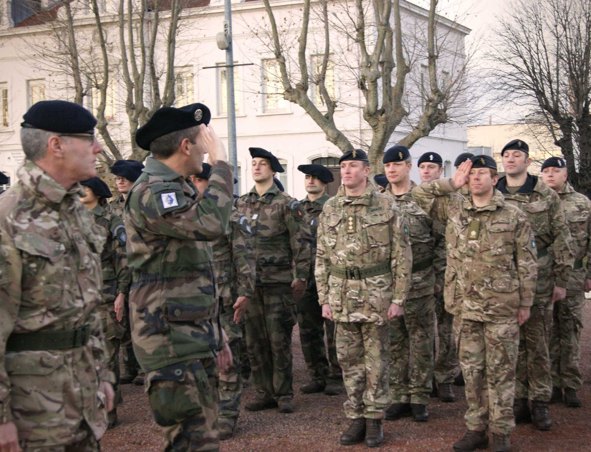 7RMATofficiel's tweet image. Le 2e (UK) REME sont arrivés cette semaine au 7RMAT, afin de préparer notre prochain entraînement militaire conjoint dans les Alpes.
Une cérémonie rassemblant le 7, la musique de l’Artillerie et le détachement britannique a vu l’Union Jack se lever à côtés de nos trois couleurs.