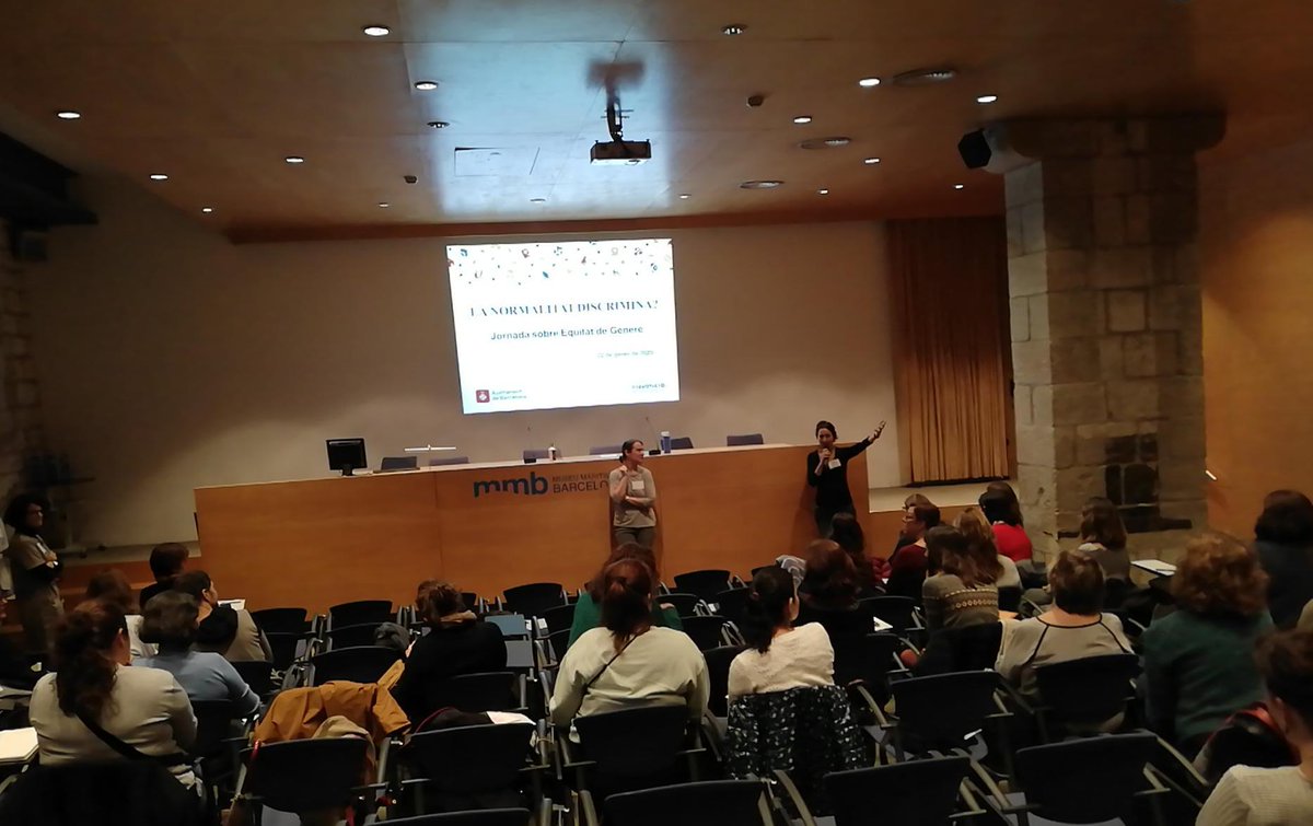Anthesis_ESP's tweet photo. Avui som a la jornada @bcn_pedagogica d'educació en valors per aprendre com evitar pràctiques discriminatòries. Hi anem en representació dels programes #ComFuncionaBcn @BCN_Ecologia i #ComerçBCN
@BCN_Comerc #LavolaEduca https://t.co/E1ibmYTlOg