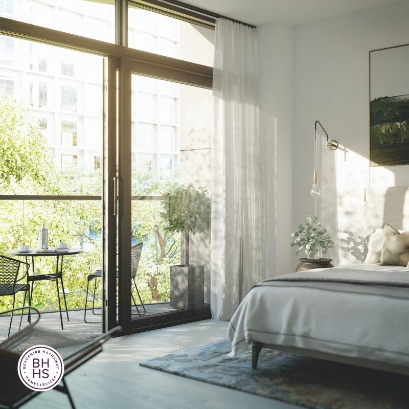 BHHSKayandCo's tweet photo. FOR SALE: This two bedroom apartment boasts timber flooring, stone counter tops, a balcony and benefits from the communal gardens, a lift, uniformed daytime concierge and estate security. https://t.co/oeN1COI6qG  #KingsCross #twobedroomflat #berkshirehathaway #londonproperties https://t.co/c19En4kEzv