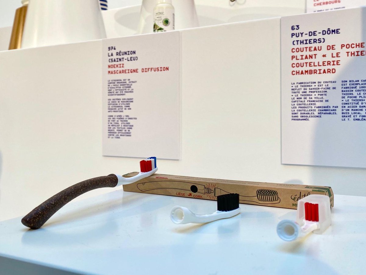 magnstories's tweet photo. #MadeinFrance #ChooseFrance 
Baguette, camemberts et vins français mais pas que.. dans nos régions, les entreprises innovent pour répondre aux enjeux actuels, dont ceux de l'environnement 👉 120 objets fabriqués en France ont été exposés à l’Élysée :  https://t.co/BtDFh3hrCG https://t.co/b1xYRRsfZ5