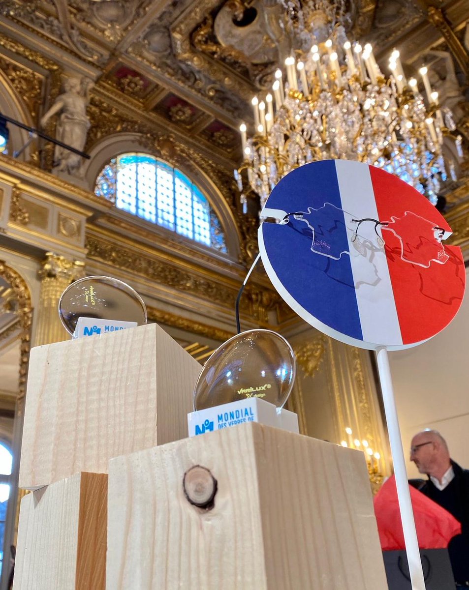 magnstories's tweet photo. #MadeinFrance #ChooseFrance 
Baguette, camemberts et vins français mais pas que.. dans nos régions, les entreprises innovent pour répondre aux enjeux actuels, dont ceux de l'environnement 👉 120 objets fabriqués en France ont été exposés à l’Élysée :  https://t.co/BtDFh3hrCG https://t.co/b1xYRRsfZ5