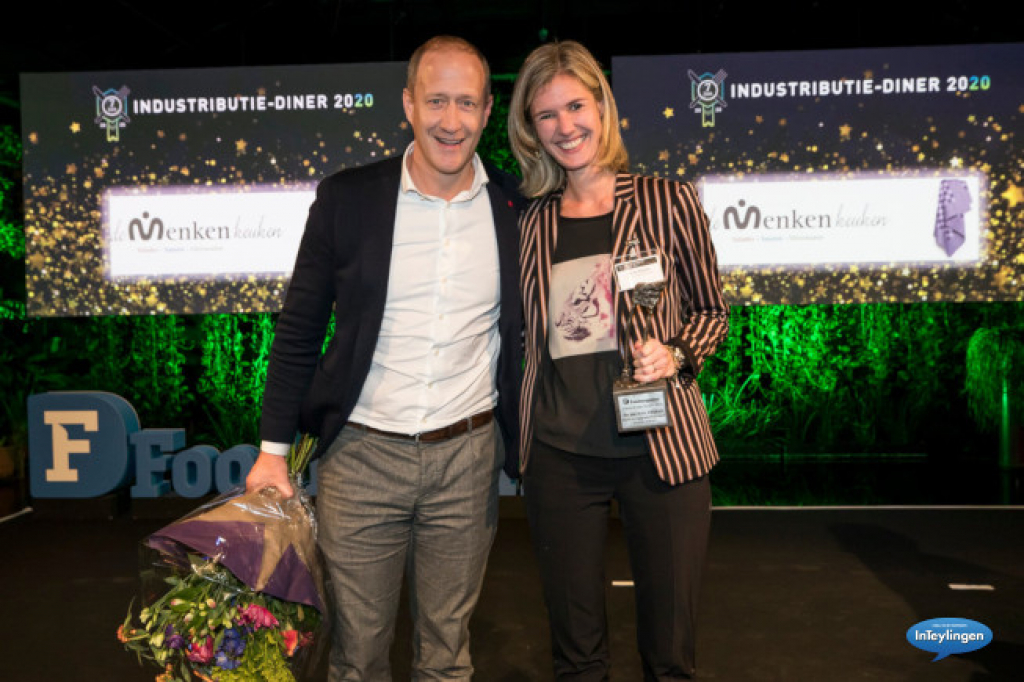 inteylingen's tweet photo. De Menken keuken uit Sassenheim 'Beste Food fabrikant van Nederland 2020'. #Foodmagazine #menken #sassenheim - https://t.co/VRyE2OxEgr https://t.co/sPCmn5jUm0