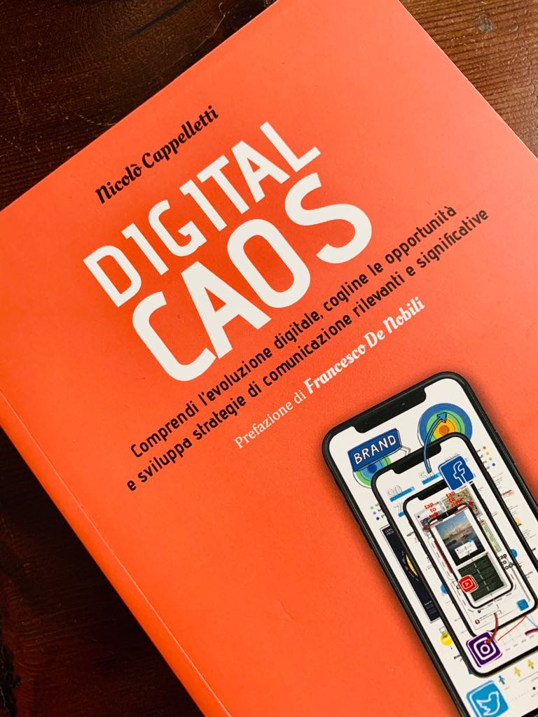 FlashAndrea's tweet photo. #Leggendo #DigitalCaos potrai fare un percorso che ti permetterà di:
📌(C) comprendere i cambiamenti,
📌(A) adattare il tuo modo di comunicare,
📌cogliere le (O) opportunità del digitale
📌comunicare il (S) significato e i valori del tuo brand.
Buona Lettura dal team #SMMdayIT https://t.co/EUFHxJ7dQ9