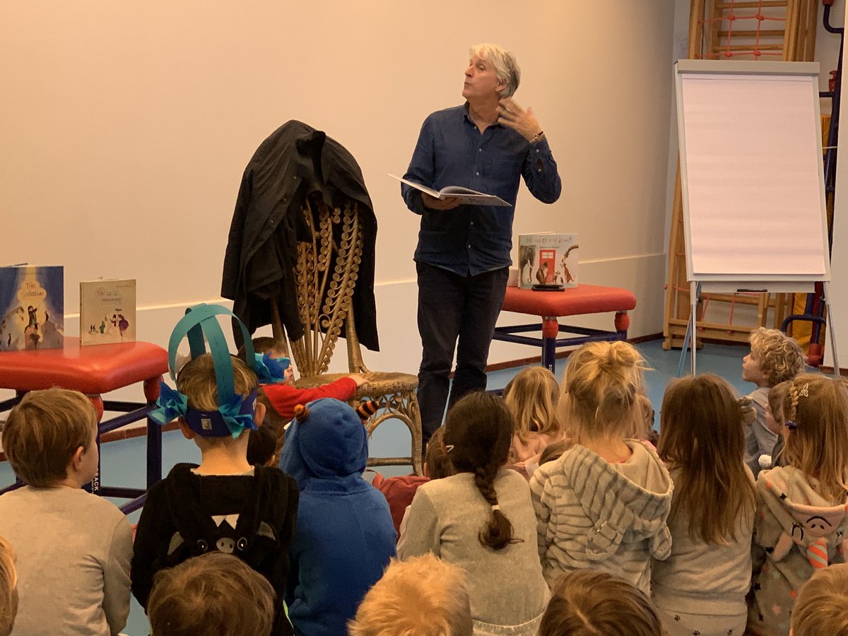 PeZZiPaZZi's tweet photo. #Harmenvanstraaten opent de #nationalevoorleesdagen in Weesp op de #vdmv, groepen 1 tm 4 https://t.co/0zvDrVtBcT