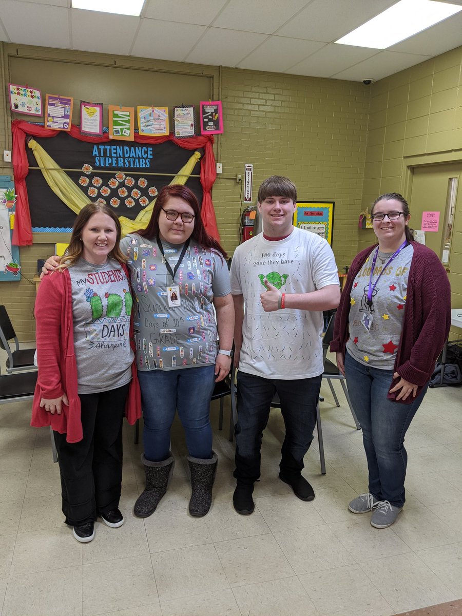 ATteach_train's tweet photo. When you teach #futureteachers you MUST celebrate the 100th day of school! @LaudCoSS https://t.co/u4iqwpJr0e