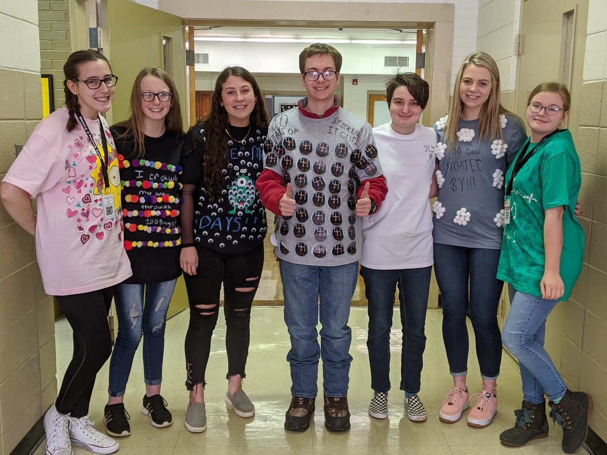 ATteach_train's tweet photo. When you teach #futureteachers you MUST celebrate the 100th day of school! @LaudCoSS https://t.co/u4iqwpJr0e