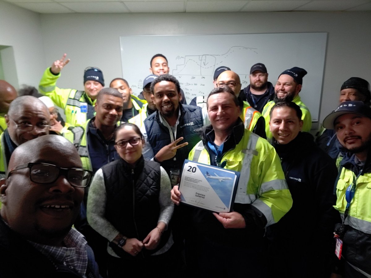 Celebrating 20 Years of Service.. Way to go RSS Fransisco. EWR Team Work @susannesworld @EWRmike @KellyTolbertUAL @CharnecoBenny @MariaPerdomoEWR @Trozie2 @weareunited @mtmorais28 @HendyGeorge