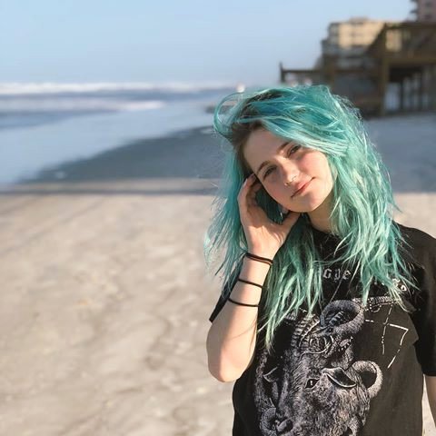 BillieBlair20's tweet photo. Fuimos a tomar fotos y nos pasamos por una playa, todo es tan precioso aqui!! 💙💙💙🌴☀️ https://t.co/mFA3XFoINo