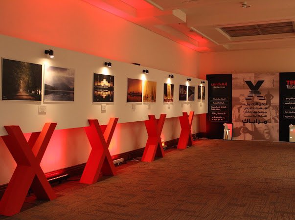 TedxTaibahu's tweet photo. في معرض المرآيا امتزج الإلهام بالجمال 
فانعكست صورة مُتألقة لـ تيديكس ✨

#TEDxTaibahU https://t.co/1massEfl6z