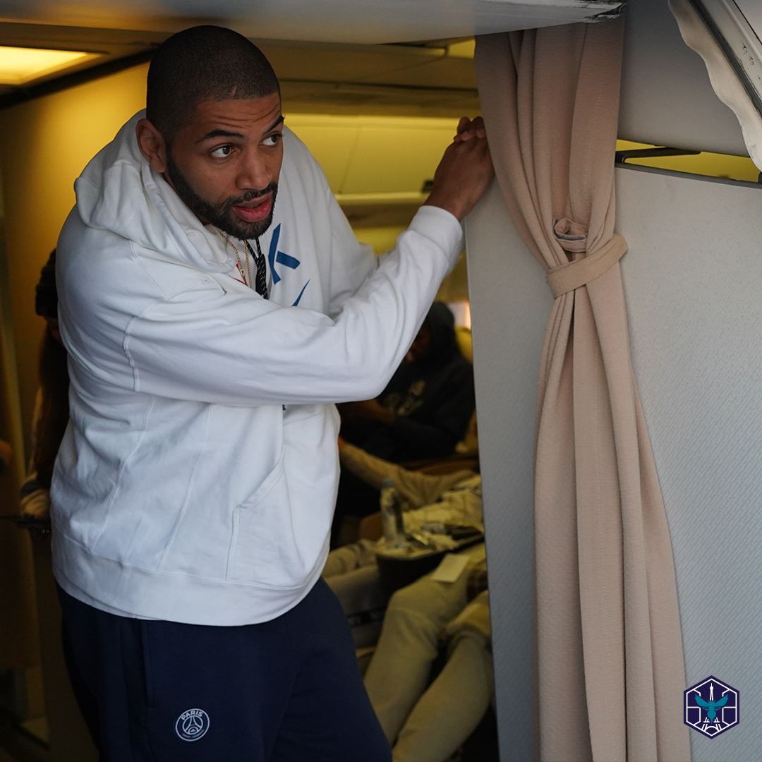 EARLY Tuesday morning we boarded a plane... to Paris!

#HornetsParis