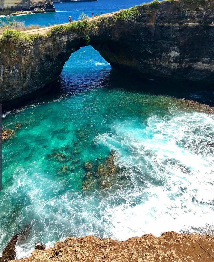 MYantiara's tweet photo. Paradise Island
#Bali #BaliIsland #AmazingBali #Awesome #WonderfulBali #Vacation #Holiday #Trip #Traveling #travel #beach #mare #spiaggia #beautifulbeach #landscape #view #cliff #bluesea #ocean #sea #nusapenida  #explore #explorebeach #explorebali #Indonesia #BaliIndonesia https://t.co/RiRZVDEc5D