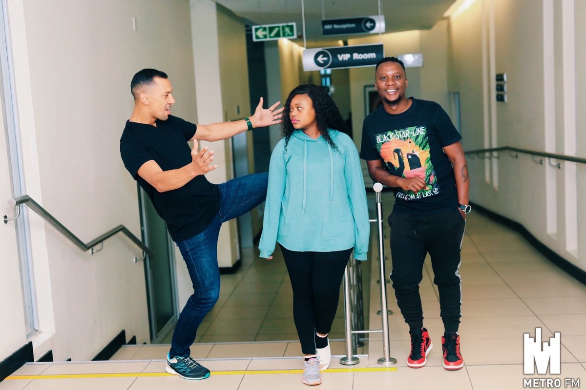 METROFMSA's tweet photo. What are you wearing today ?😊
Post a pic of your look for today, tag @metrofmsa & hashtag
#MLFTD
#themorningflava
#wakeupforit
@moflavadj
@owenhannie
@Pearl_Shongwe https://t.co/PjQtRy3dB3