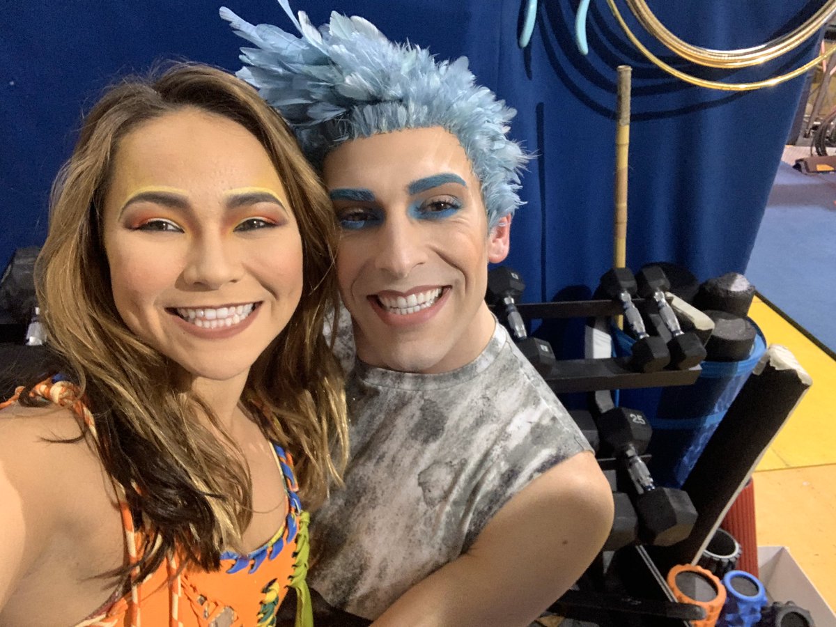 Cirque's tweet photo. What do we do #BackstageCirque at #VOLTA during intermission?! It’s #selfie time in #LosAngeles!📸😁 https://t.co/pObm5KmOZA