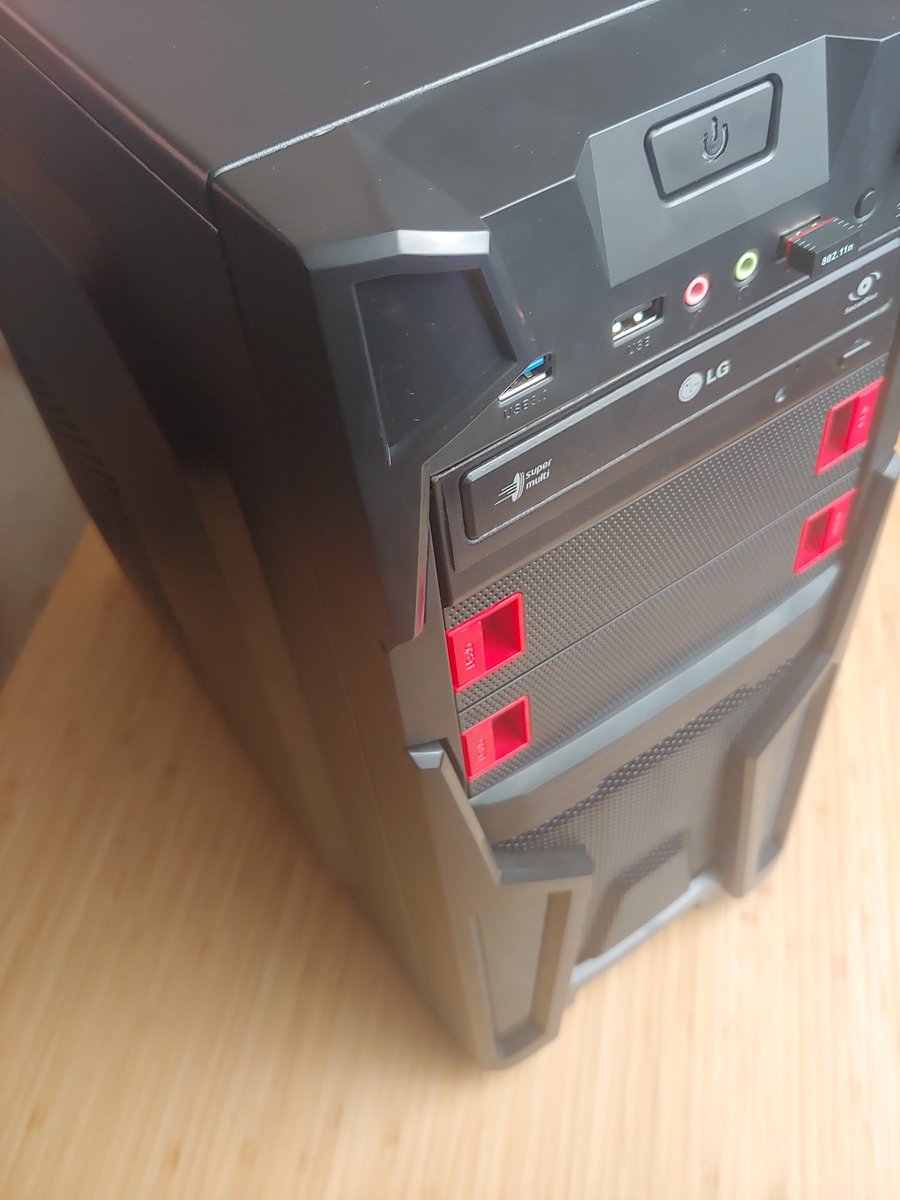 DawidDoes's tweet photo. Got a very exciting video coming tomorrow. 

#amazon #prebuilt #worstpictureever https://t.co/20DsXuXqYT