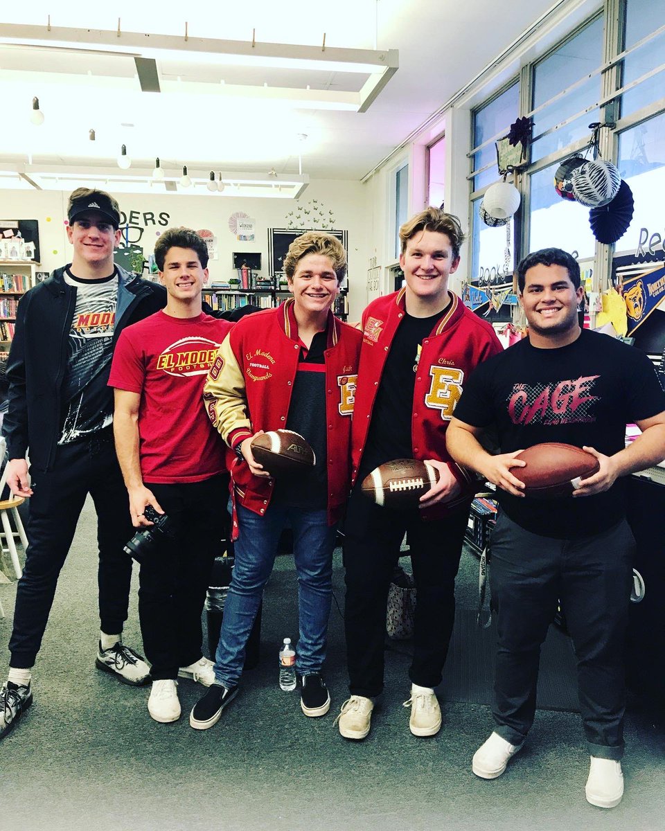 ElmoHSAthletics's tweet photo. @elmodenafb had a great time visiting with 5th and 6th graders at La Veta Elementary today! We can’t wait to go back on Thursday and play ball with the Vikings! We love our feeder schools! #chooseelmo #thisiselmo @OUSDLaVeta @orangeusd @OCDeptofEd @ElModenaHS https://t.co/CXHb2zESdw