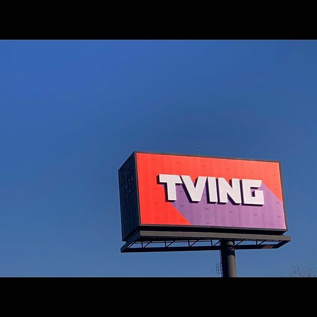 The New / Old Netflix &amp; Chill?!
-
I pass this advertising billboard quite often on the riverbank, it changes periodically and currently it looks pretty bold and eye catching! I love how bright pop art, comic book and Americana the style is at present. Al… ift.tt/38s3jrf