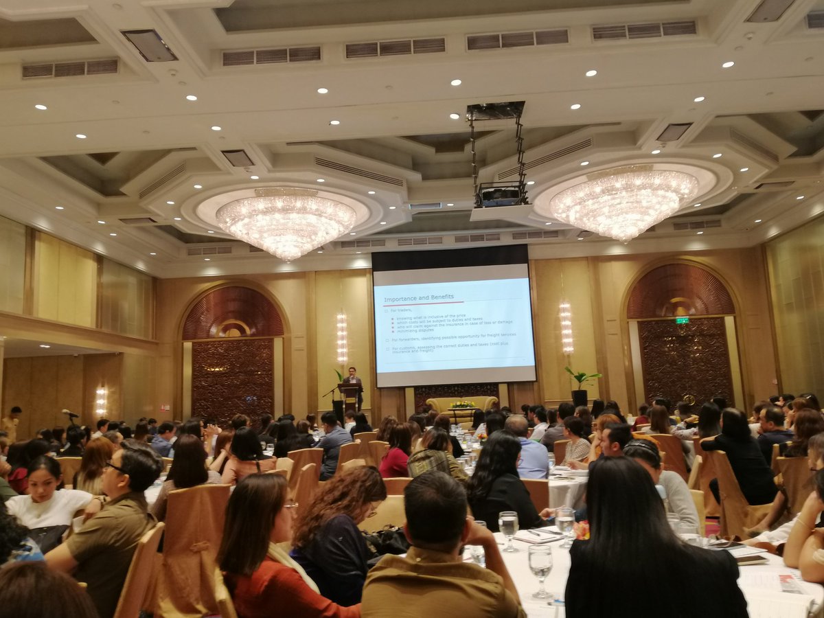 PHILEXPORTMNL's tweet photo. NOW: "Understanding Incoterms 2020" Seminar organized by PortCalls.
Atty. Agaton Teodoro Uvero discusses the updates and changes on Incoterms 2020.
#PortCalls #PHILEXPORT https://t.co/LrOm7Re017