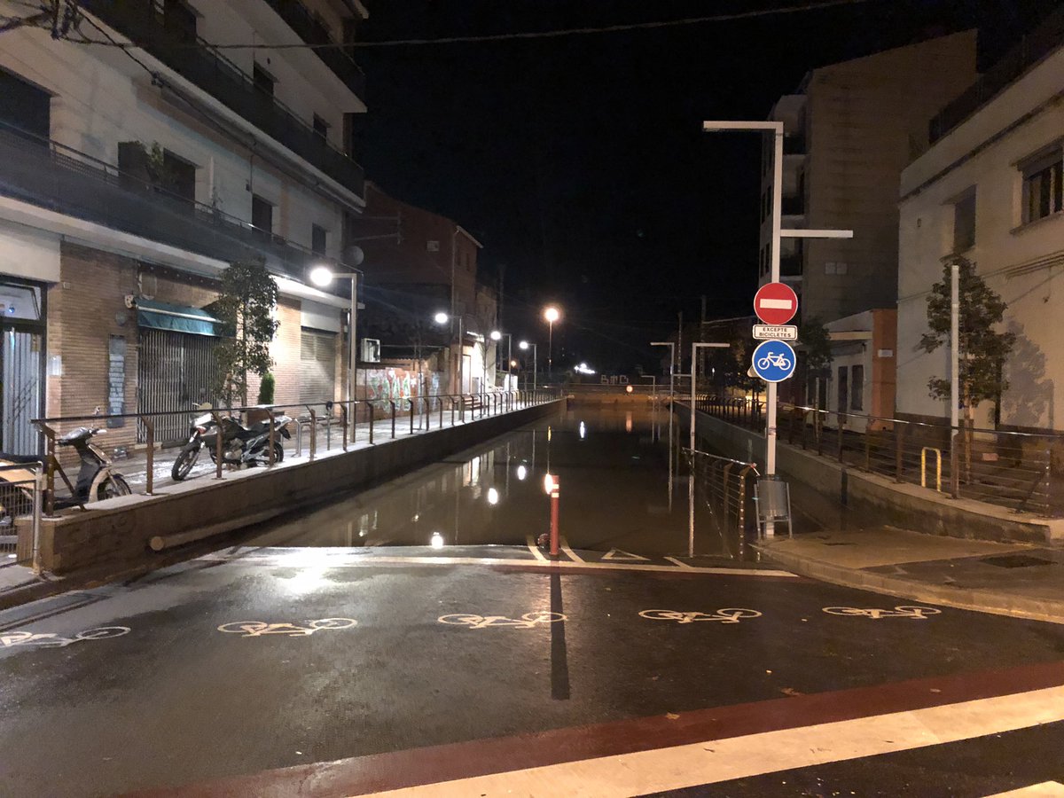 Este es el estado actual del puente de Av Pineda a la altura de Av. Constitución