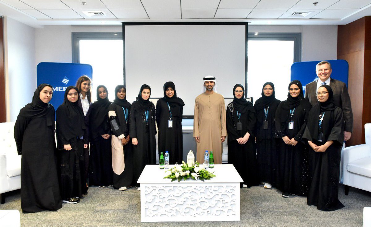 MOEIUAE's tweet photo. معالي سهيل بن محمد المزروعي يزور مصنع إميرسون ويطلع على التحول الرقمي للشركة، وخطوط الإنتاج .. كما اطلع معاليه على برامج تدريب المواطنين وتأهيلهم . https://t.co/of6M8YM8SQ
