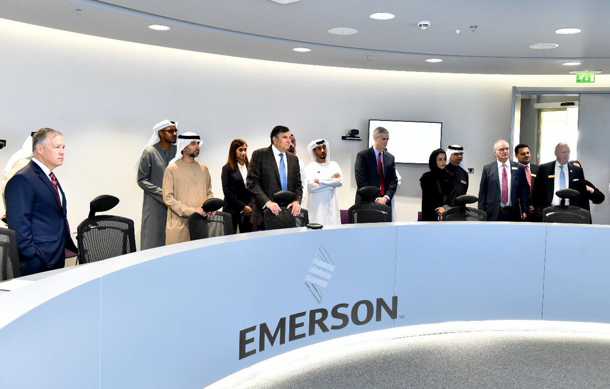 MOEIUAE's tweet photo. معالي سهيل بن محمد المزروعي يزور مصنع إميرسون ويطلع على التحول الرقمي للشركة، وخطوط الإنتاج .. كما اطلع معاليه على برامج تدريب المواطنين وتأهيلهم . https://t.co/of6M8YM8SQ