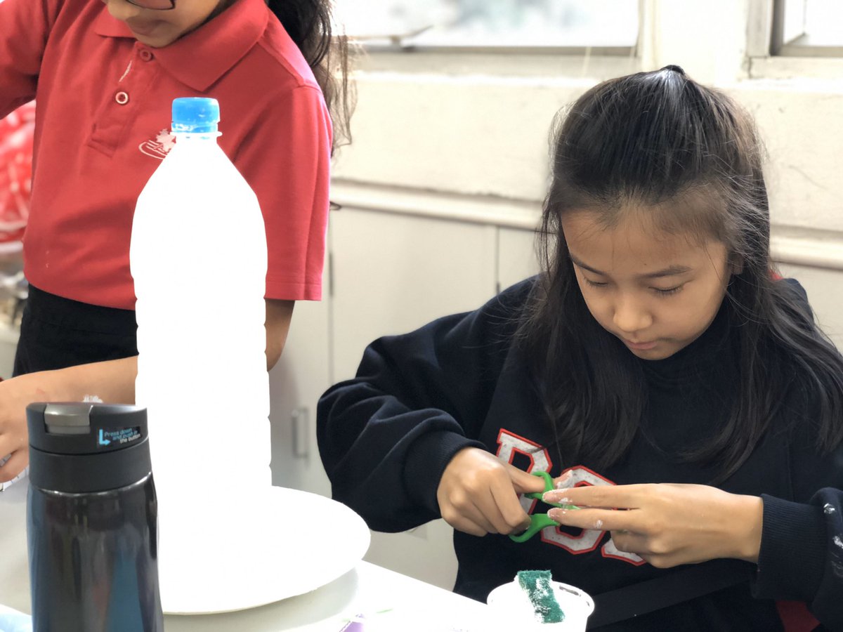 mselliotthk's tweet photo. Let’s build! @DSC_EDU #funwithscience https://t.co/3kJOkrVPBl